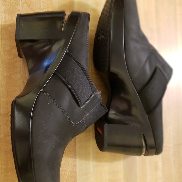 SALE: Cole Haan, NWOT, Sara, Seude Clogs, Size 8 - Picture 5 of 6